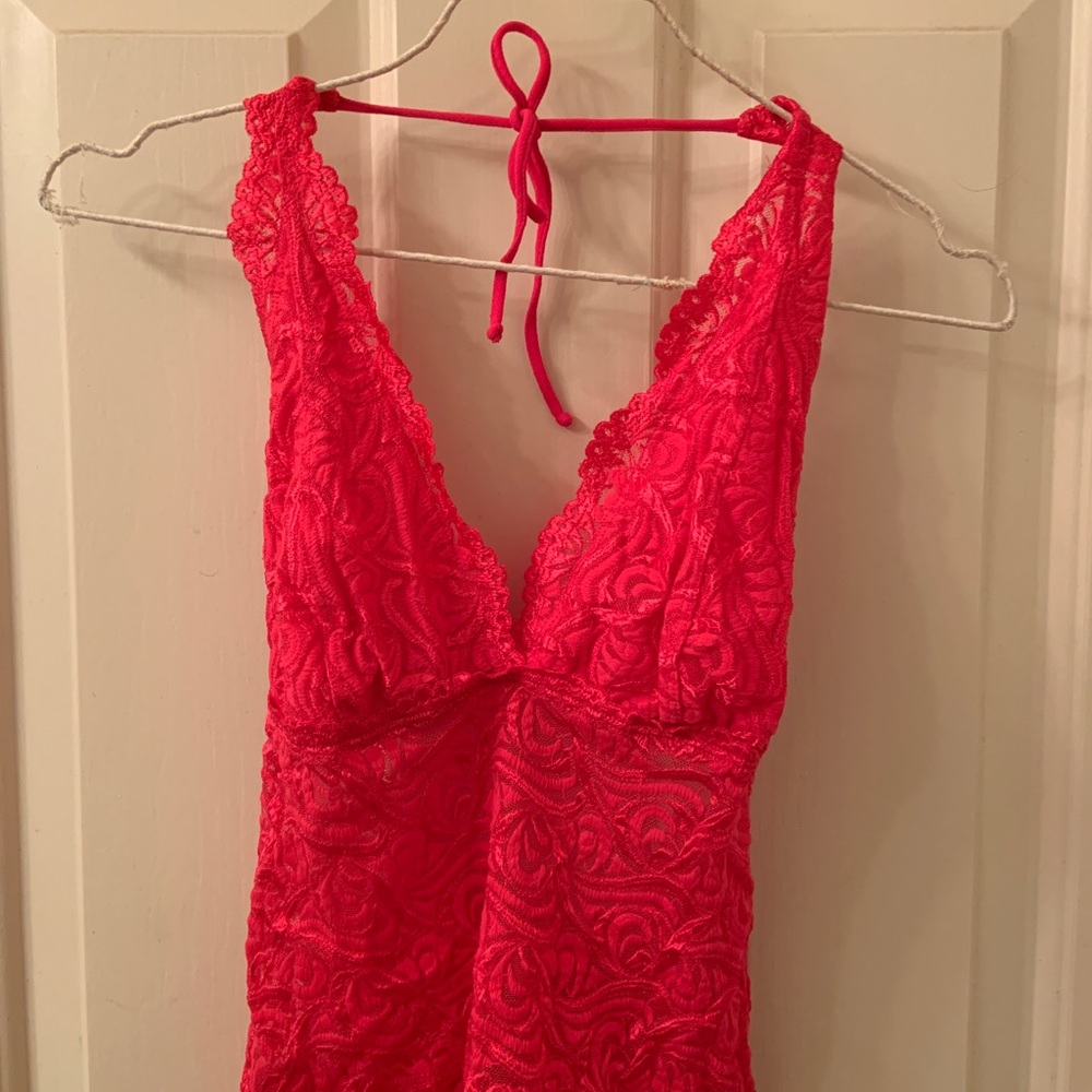 STUNNING HOT PINK HALTER TOP💘💘
